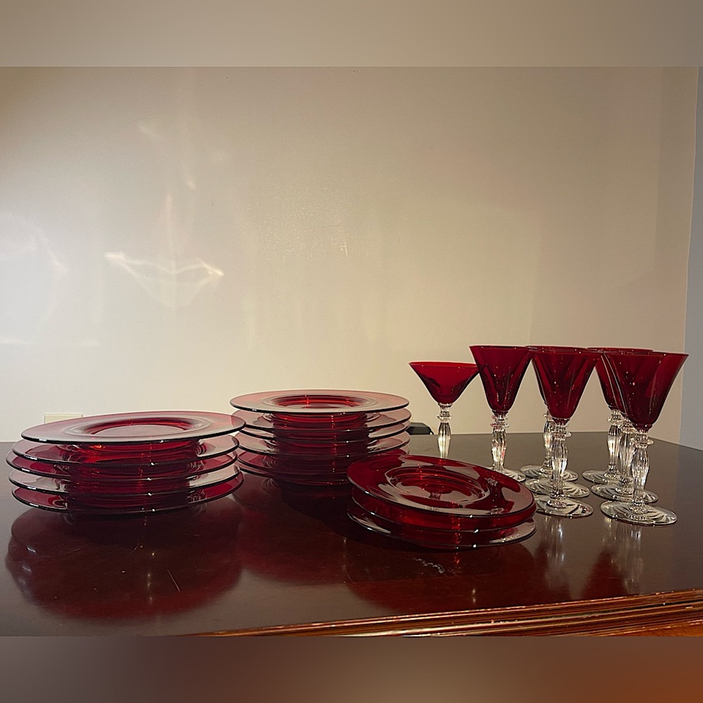 Morgantown Monroe Red Glasses